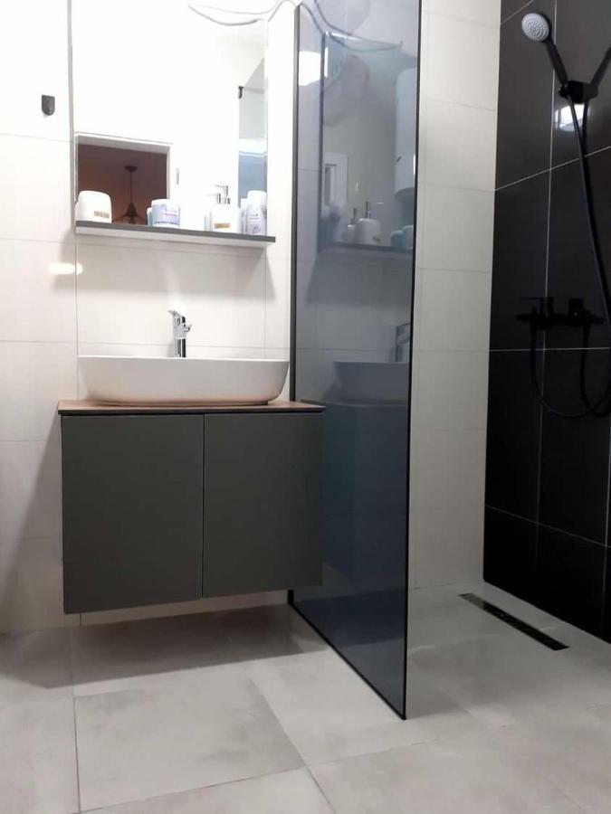 Banesa Ne Qender Te Pejes Appartement Buitenkant foto